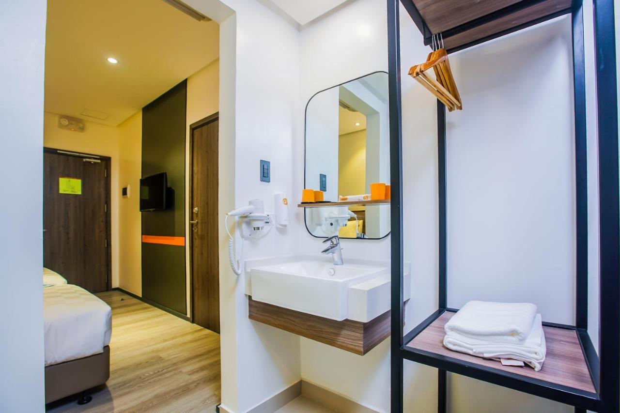 Go Hotels Plus Naga Eksteriør bilde